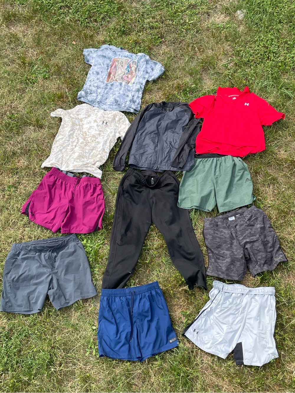 11 pieces of Athletic wear. All XL (more like a bigger Large)